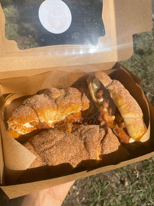 Croissants: 🍎Cinnamon Apple Coconut Cream🥥