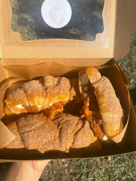 Croissants: 🍎Cinnamon Apple Coconut Cream🥥